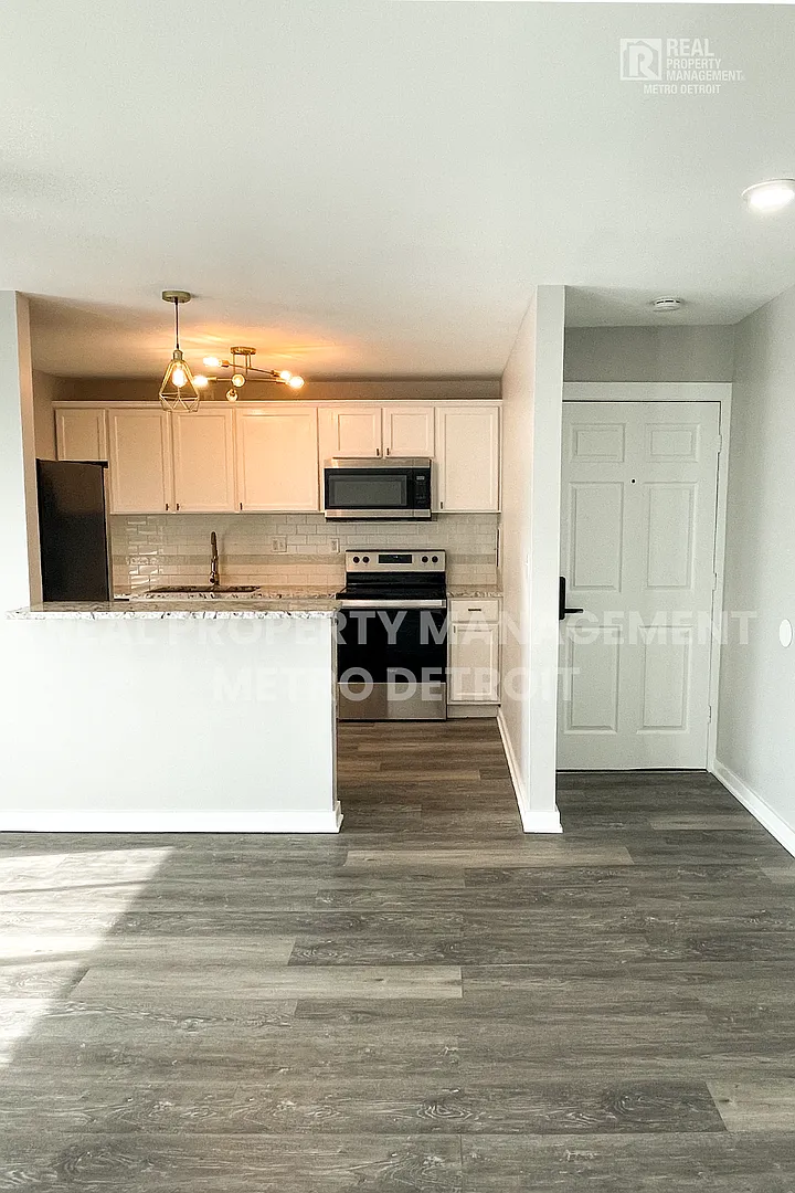 Building Photo - 22148 Dante St #212