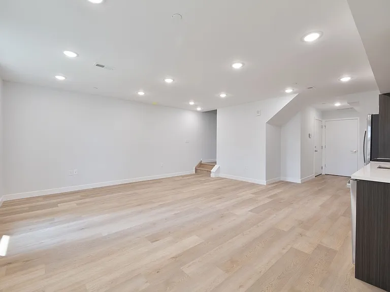 645 Brooklyn St — Photo 4