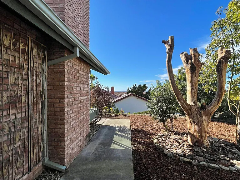 13556 Samantha Ave — Photo 33