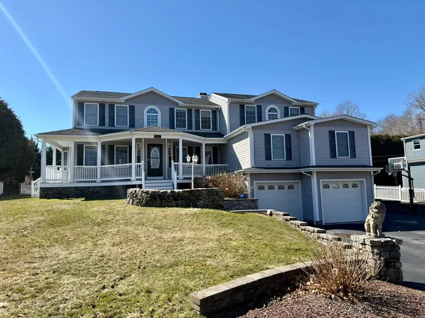 60 Mumford Rd, Narragansett, RI 02882