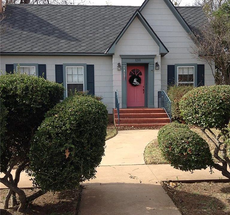 1st image of 1210 Amarillo St