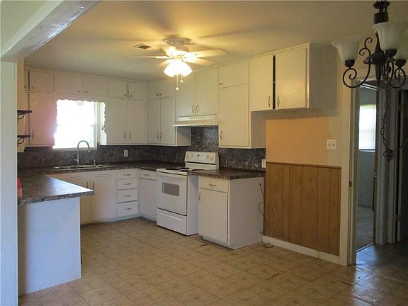 4th image of 204 S Hillcrest Ave
