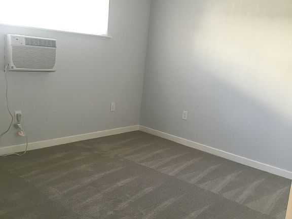 5th image of 655 Westminster Ave APT 1