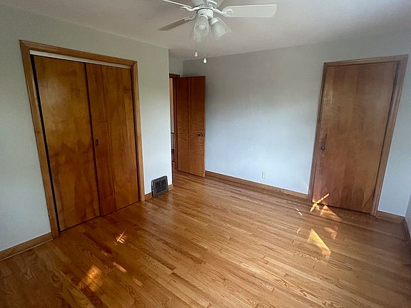 3rd image of 725 Springs Dr