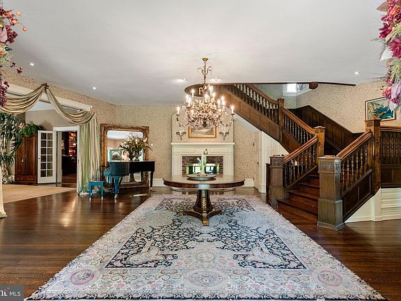 4th image of 312 S Waterloo Rd