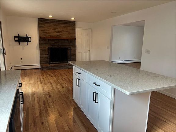 5th image of 170 Riverdell Dr