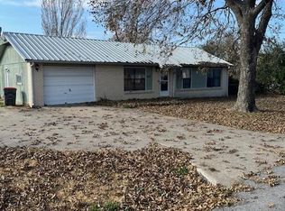 1022 S Hazel St, Grove, OK 74344