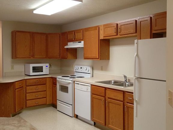 5th image of 320 La Salle St APT 304