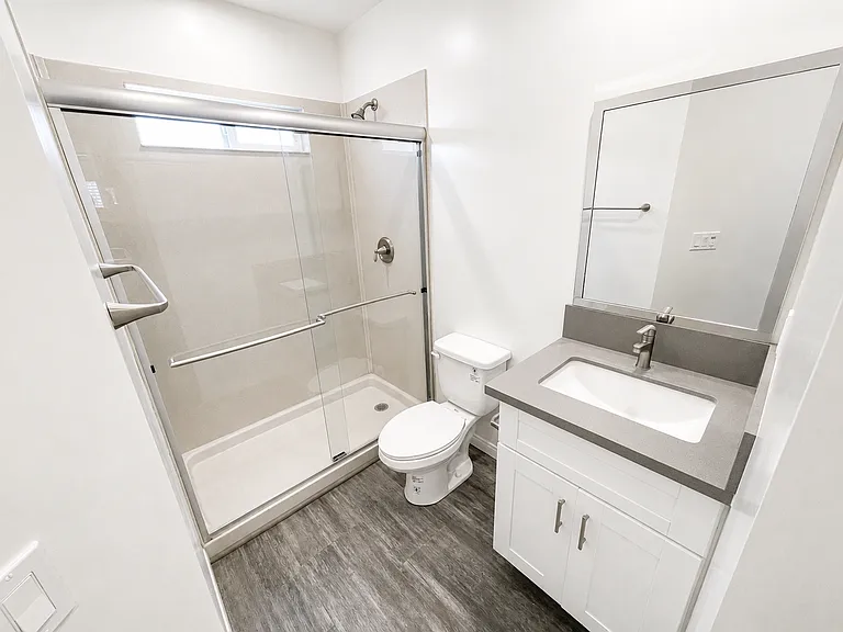 Completely Remodeled Spanish Style Midtown Apartment! Air Conditioning! — Photo 21