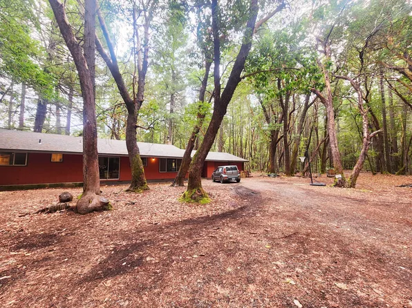 153 Cascade Dr, Cave Junction, OR 97523
