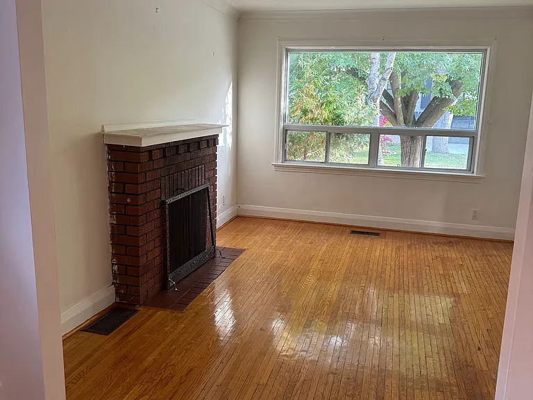 32 Newton Dr — Photo 7