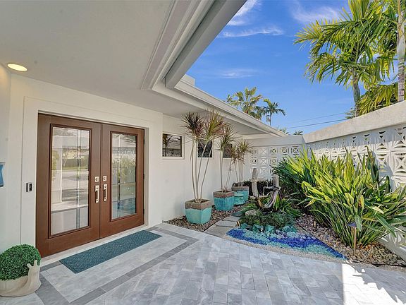 3rd image of 1825 Coral Gardens Drive