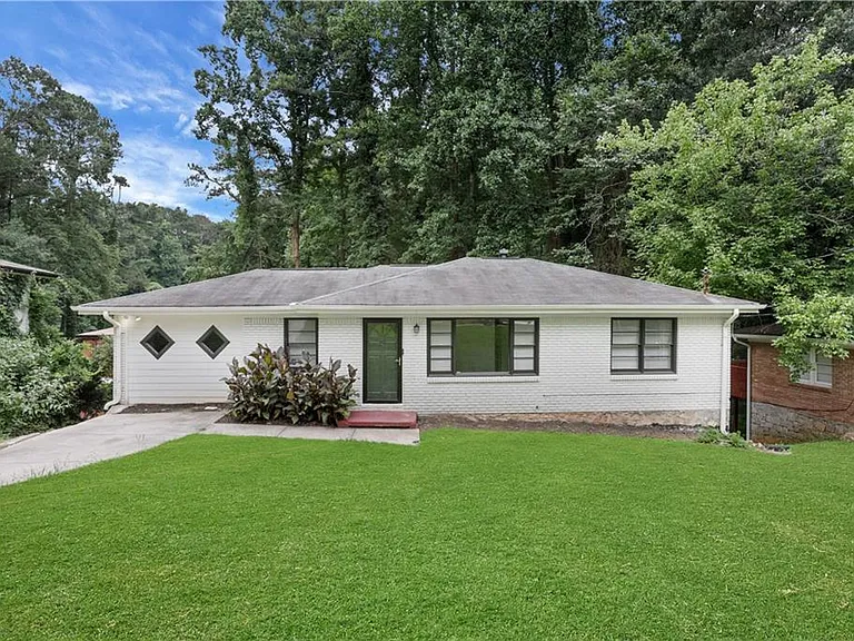 1982 Rena Cir SW — Photo 3