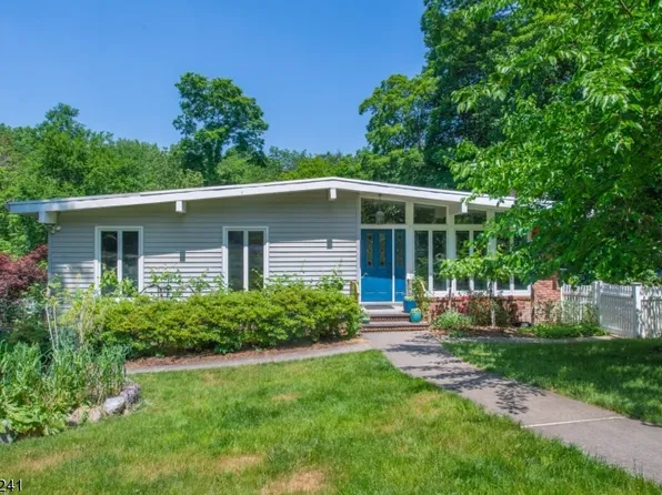 10 Judith Ann Dr, Ringwood Boro, NJ 07456