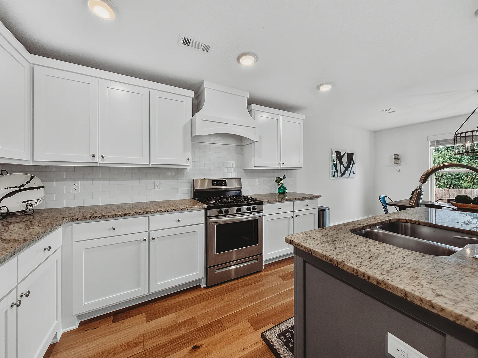4 bed, 2000 sqft, $2,300 — Photo 4
