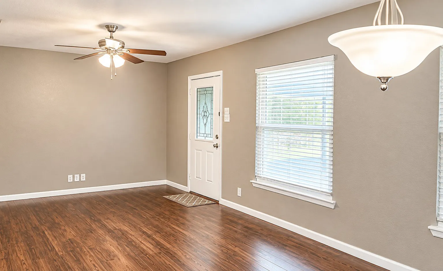 3 bed, 1035 sqft, $1,675 — Photo 3