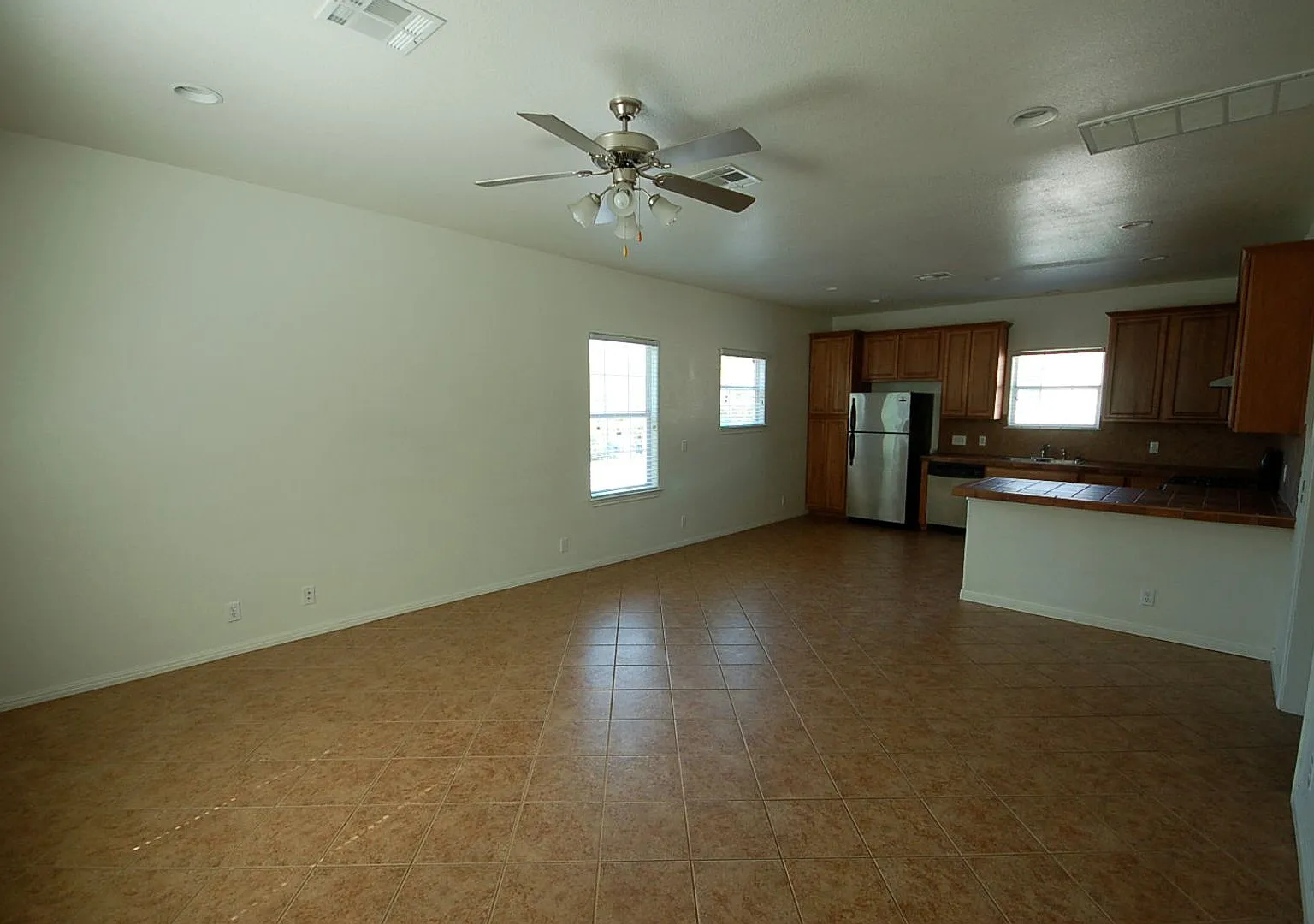 5100 Caswell — Photo 3