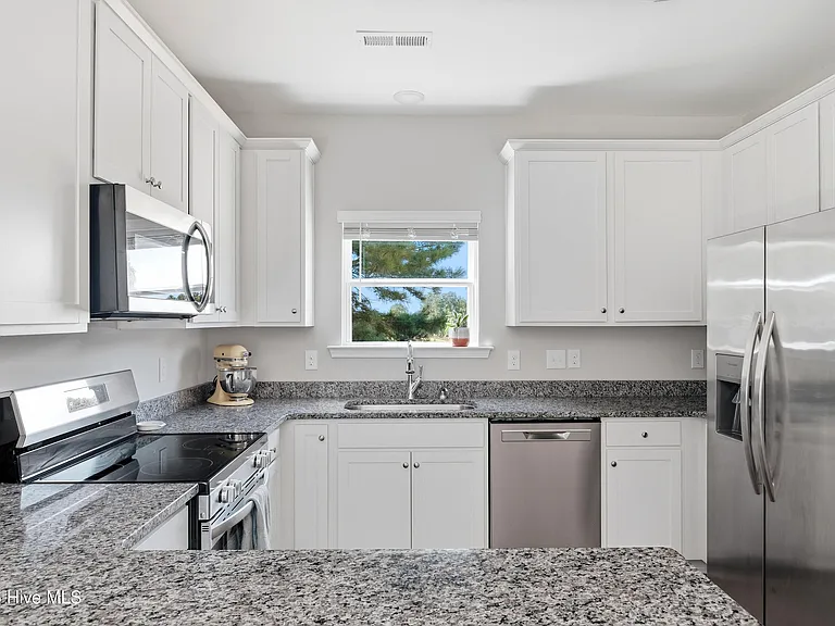 595 Bryant Rd — Photo 11