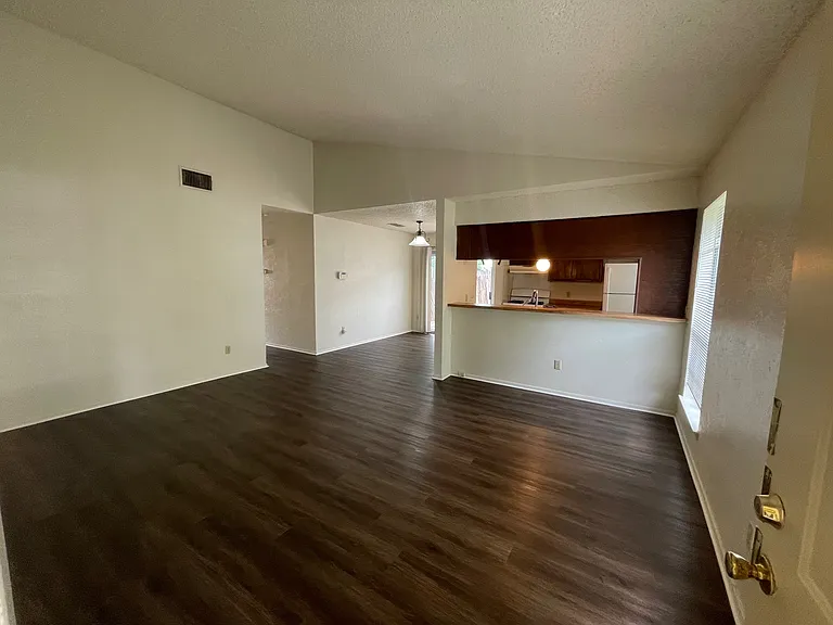 7603 Woodstone Cv #B — Photo 2