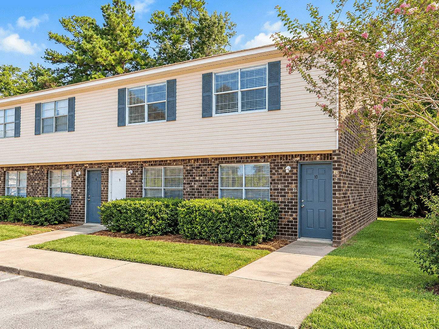 Summerville Apartments — Photo 2