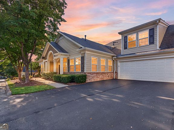 3rd image of 2708 Grapevine Cir #2004