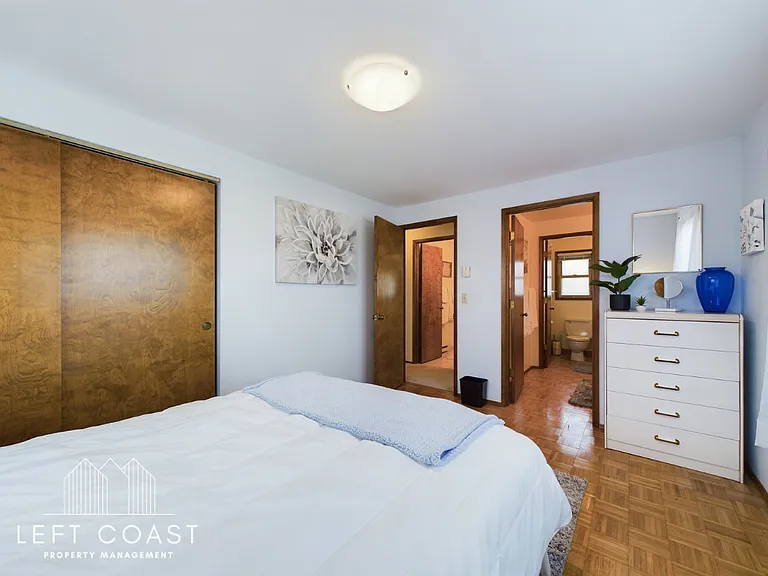 890 SW 7th St — Photo 42