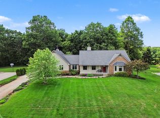 11202 Clovis Pointe Dr, South Lyon, MI 48178