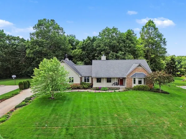 11202 Clovis Pointe Dr, South Lyon, MI 48178
