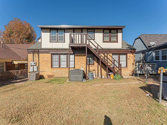 Upstairs (Unit B Entry)