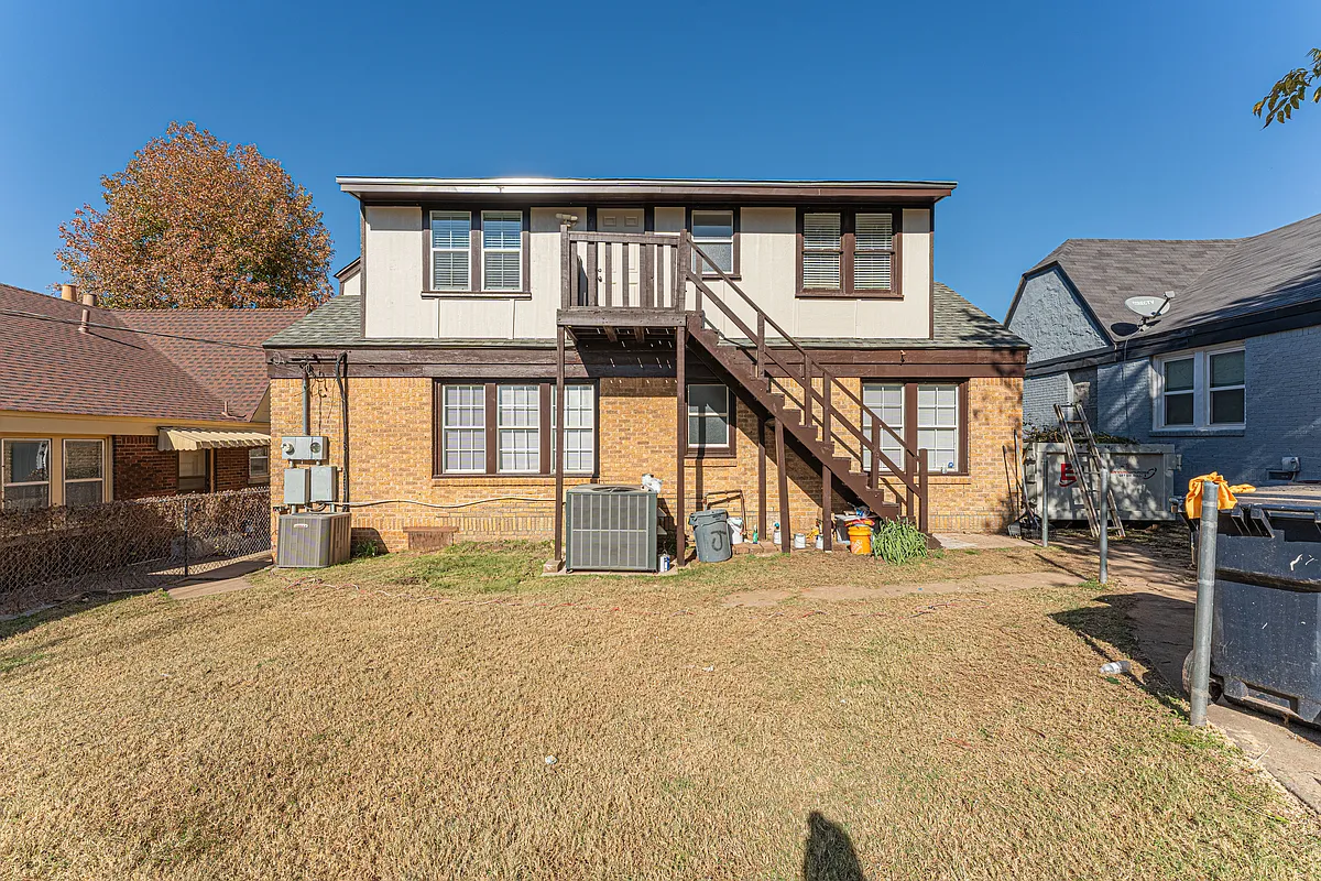 Upstairs (Unit B Entry) - 2346 NW 11th St #B