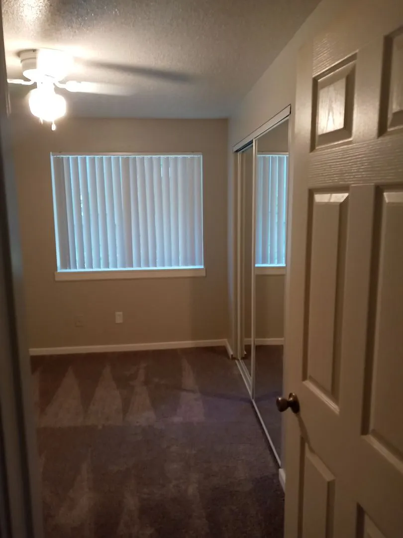 Pointe West Apartments — Photo 4