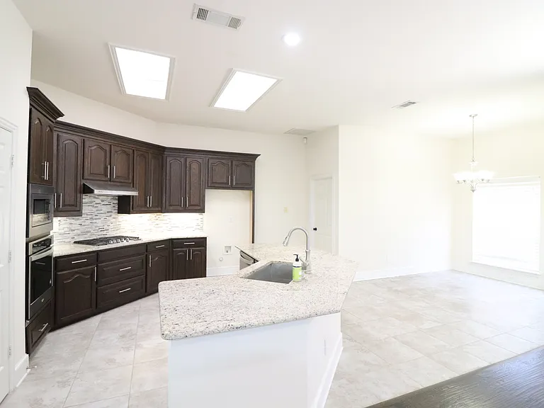 4041 Brazos Dr — Photo 8