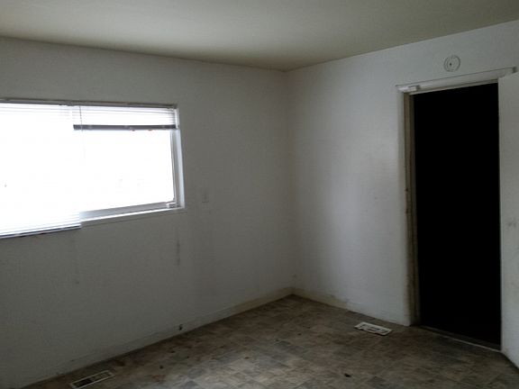 4th image of 3944 Downes Dr