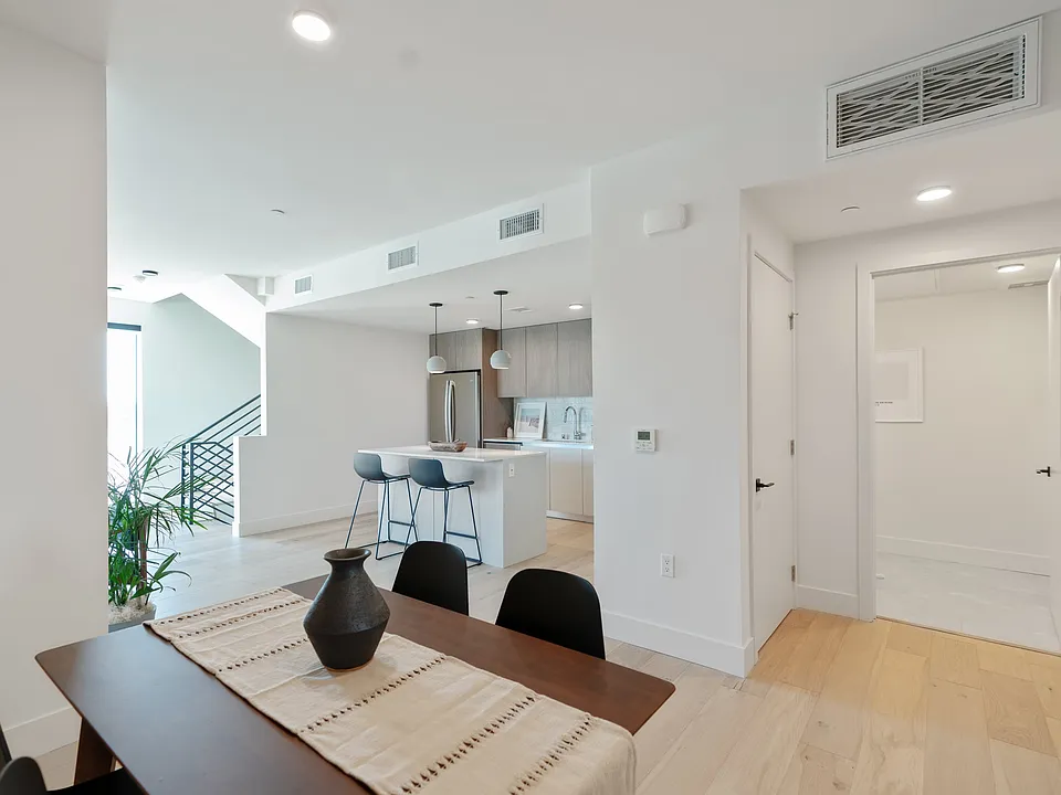 5751 Lexington Ave #201
