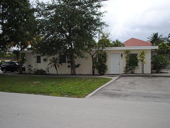 3rd image of 400 SE 11th Ct