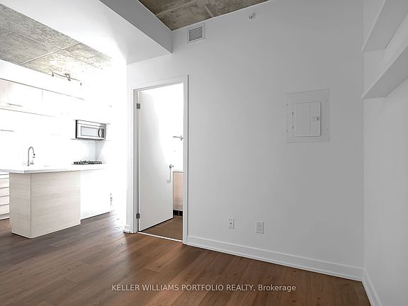5th image of 205 Manning Ave #506