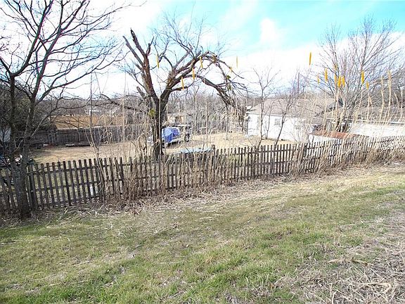 5th image of 210 E Cotter Ave
