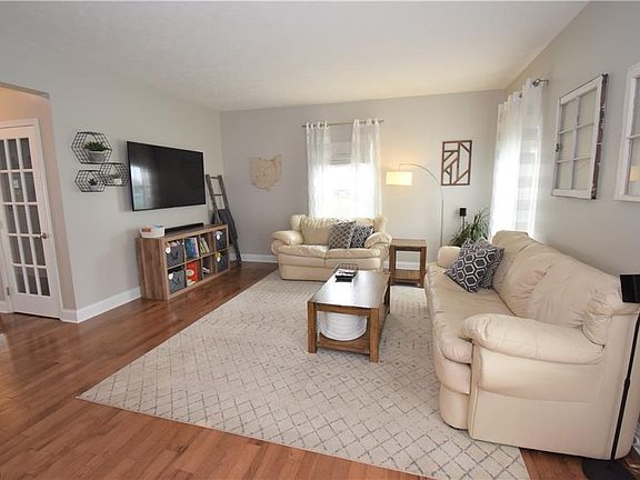 5th image of 102 Westwood Cir