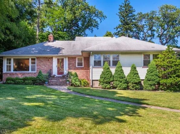 17 Luddington Rd, West Orange Twp., NJ 07052