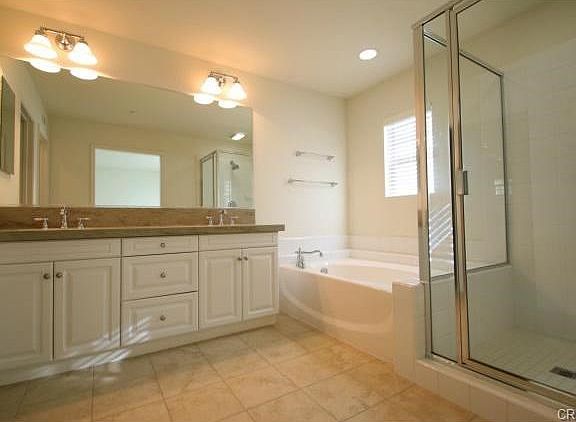 5th image of 1800 Oak St Unit 516