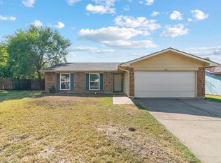 205 Willow Creek Ln, Fort Worth, TX 76134
