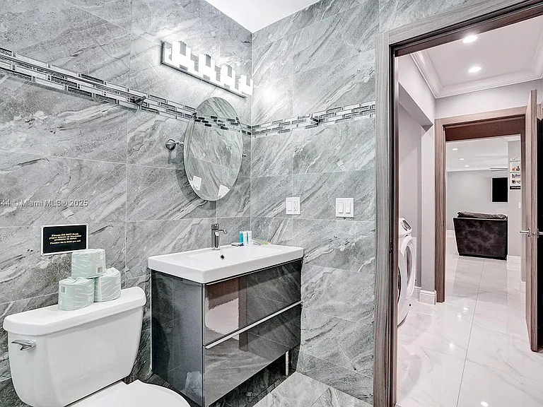 1301 Rodman St — Photo 36