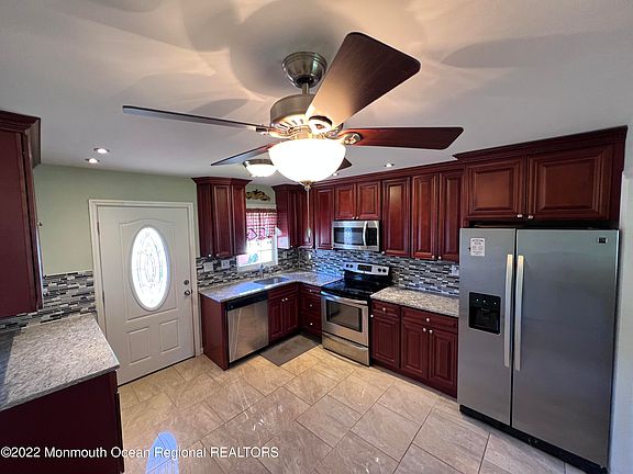 3rd image of 557 Sheffield Court #B
