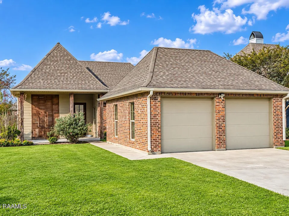 101 Tara Oak Dr