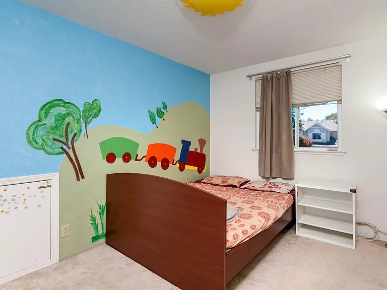 Kids / Second bedroom