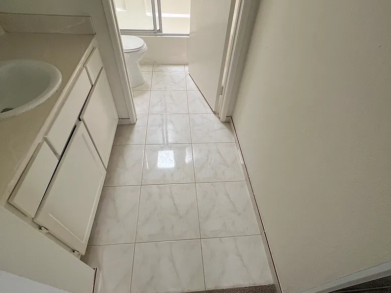22501 Del Valle — Photo 34