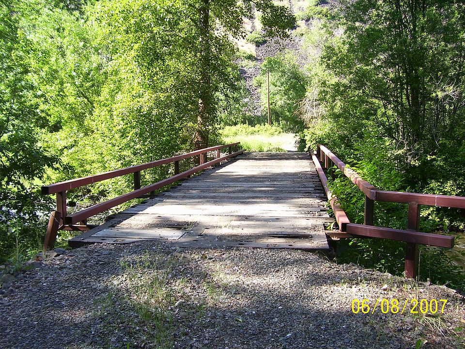 Bridge across Creek