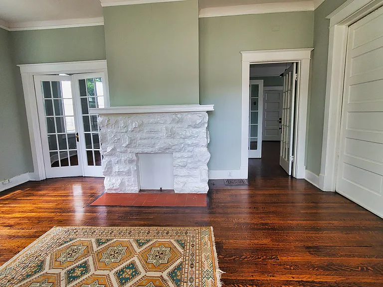 1552 Monroe Ave — Photo 2