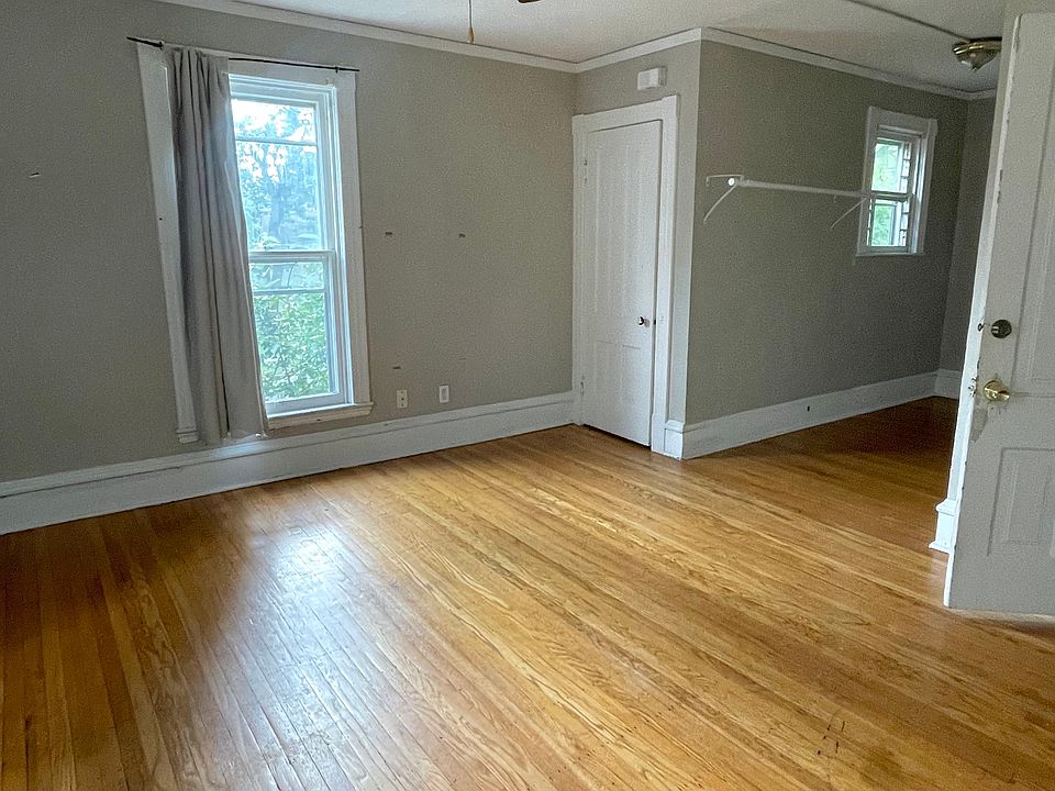 1st image of 805 7th St SE Unit 2