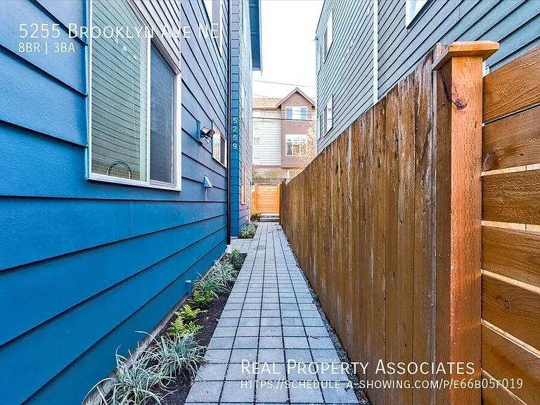 5255 Brooklyn Ave NE — Photo 35
